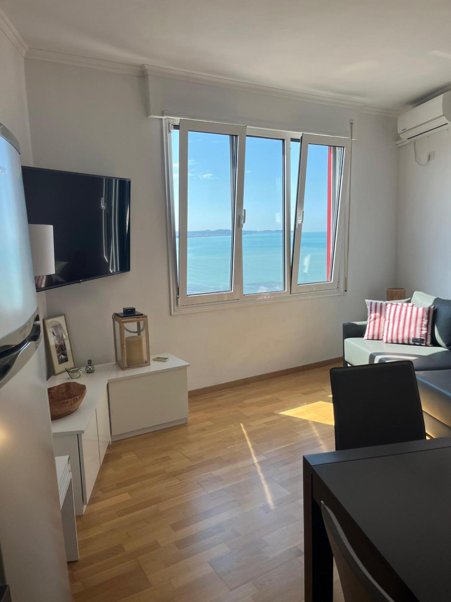 Beachfront Marilyn Дуррес Экстерьер фото
